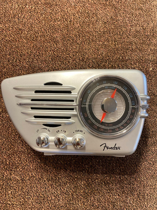 FENDER STREAMLINER AM FM RADIO